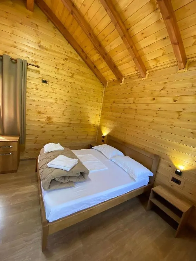 Peraj Guesthouse Vermosh 0*,  Albânia